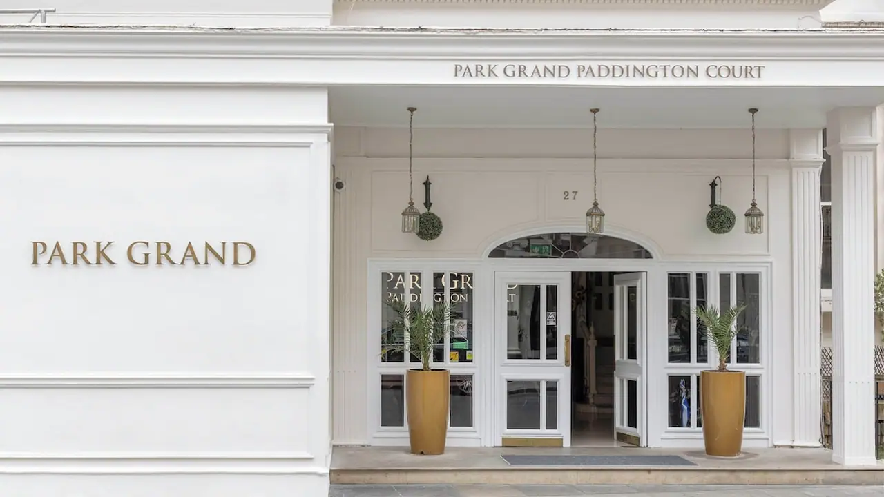 Park Grand Paddington court